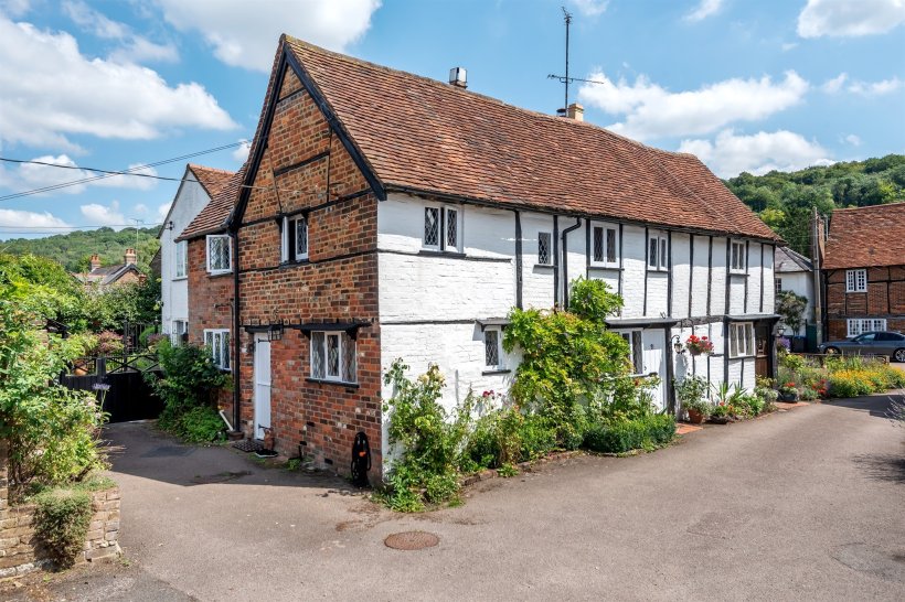 Stocks Road, Aldbury, Tring 3 bedroom end of terrace house Brown