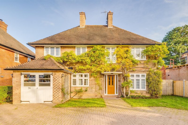 5 bedroom property for sale in Willian Way, Letchworth Garden City