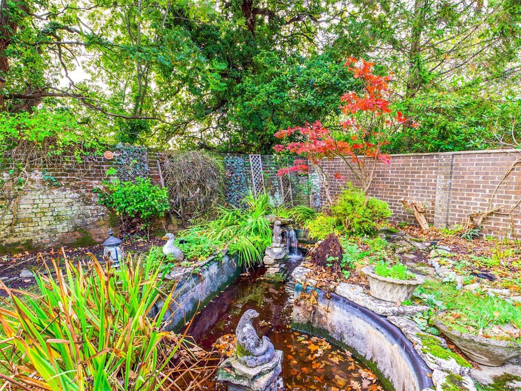 2 bedroom property for sale in Manning Avenue, Highcliffe, Dorset, BH23 Guide price £350,000