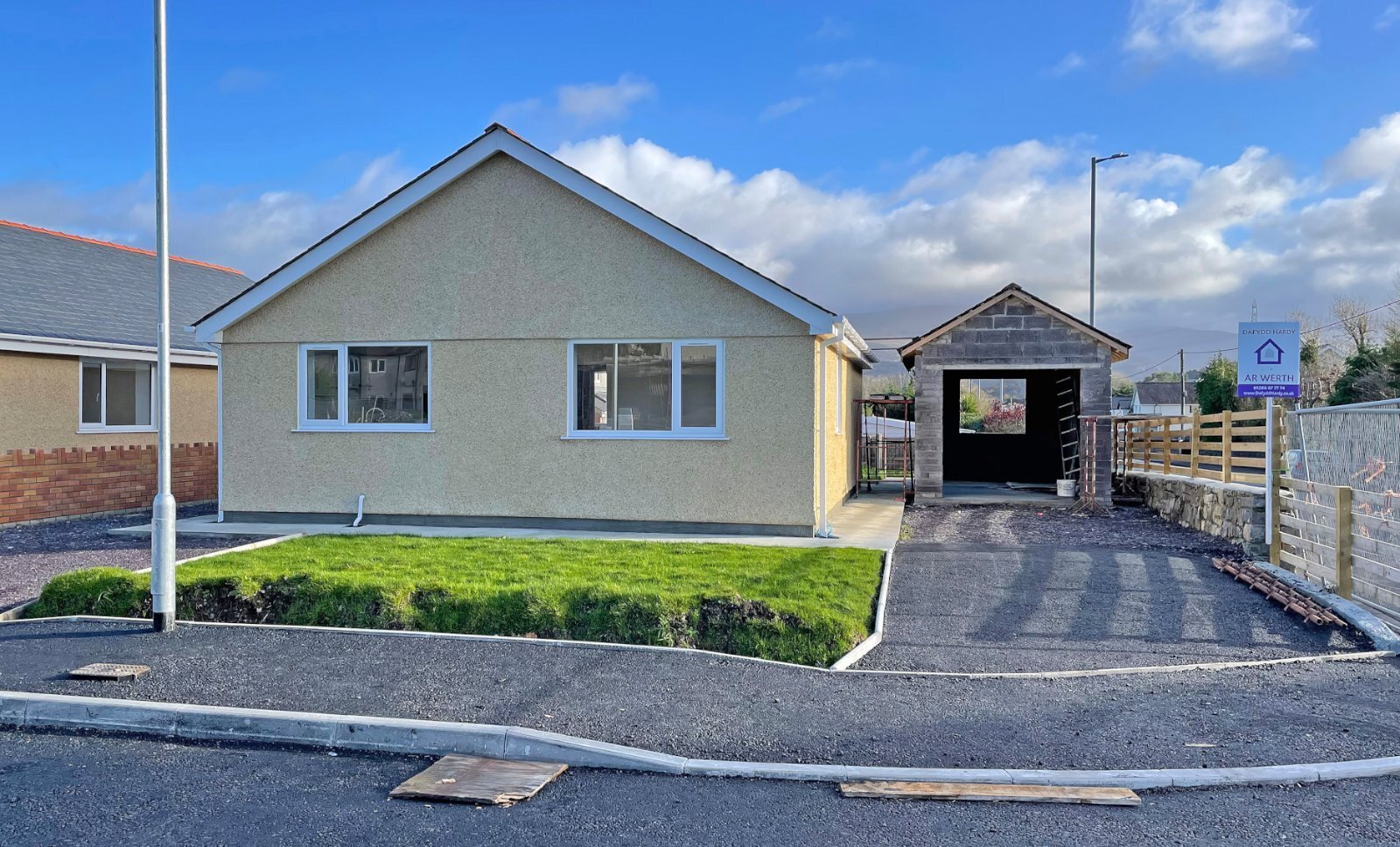 2 bedroom property for sale in Bungalow At Cae'r Eglwys, Llanrug