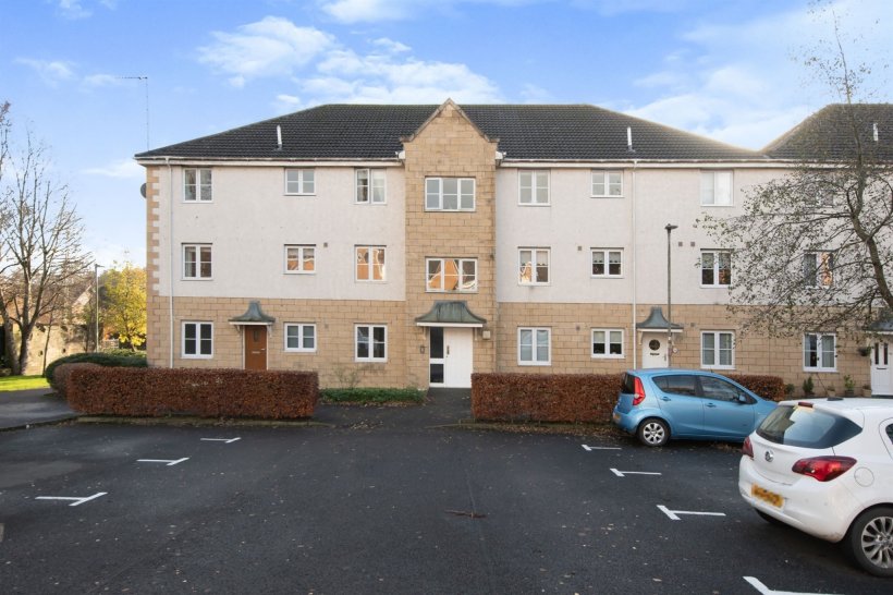 John Neilson Avenue, Paisley 2 bedroom ground floor flat Allen & Harris