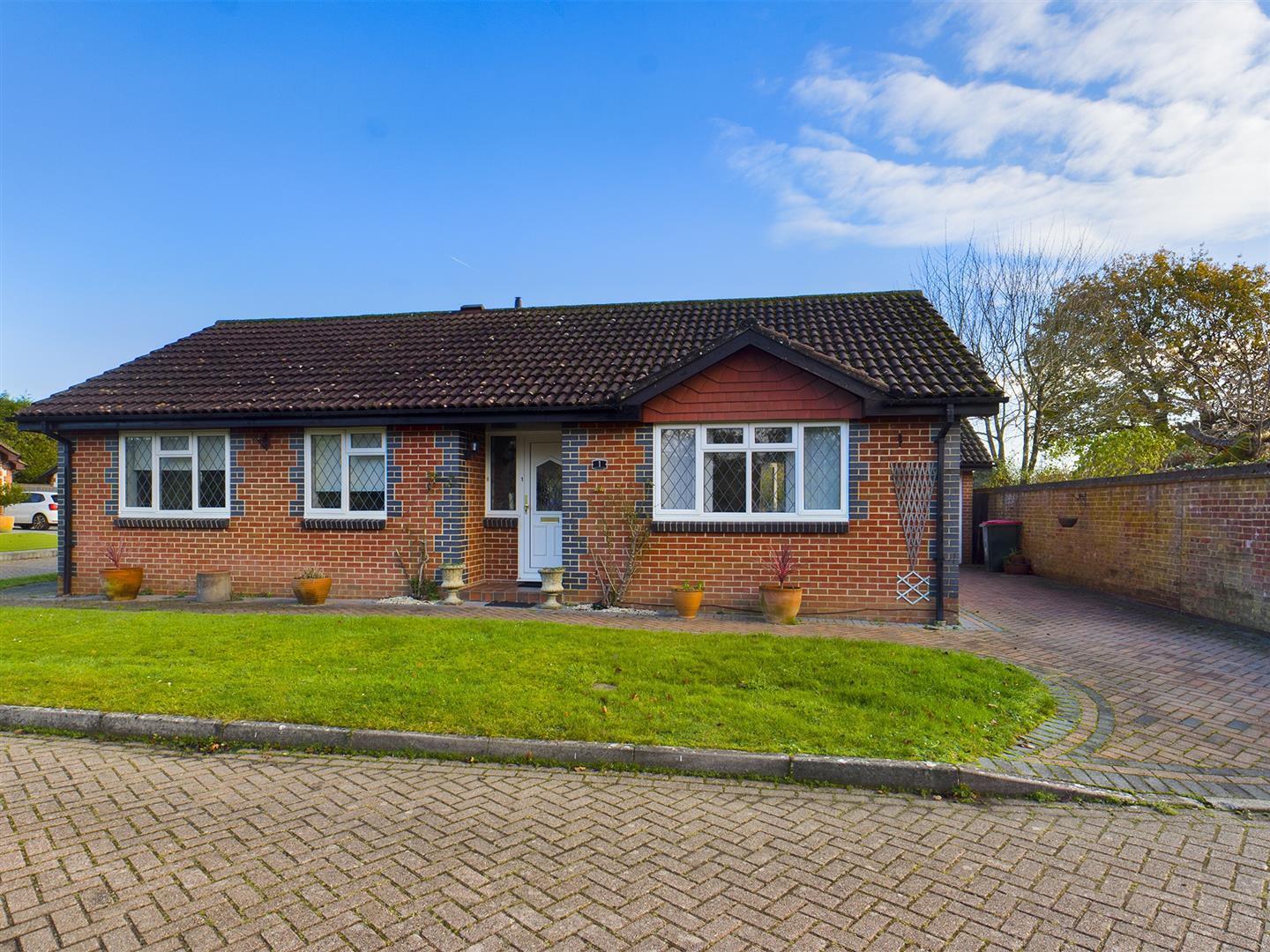 3 bedroom property for sale in Goudhurst Keep, Worth £595,000