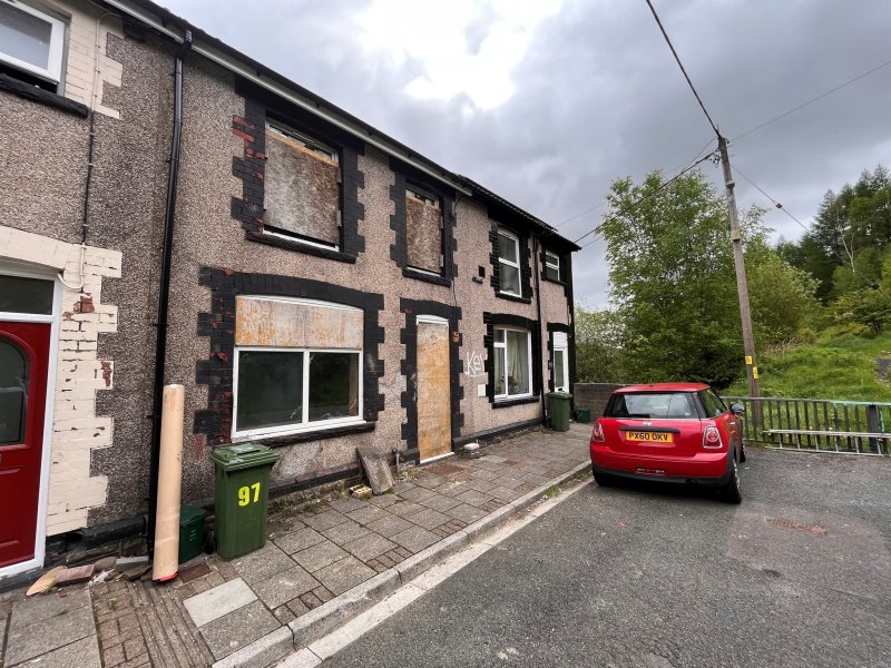 3 bedroom property for sale in Ty'r Felin Street, Mountain Ash Offers