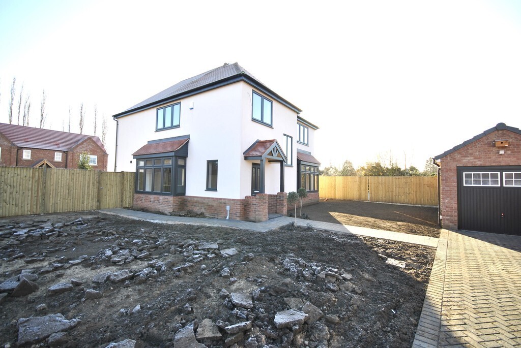 4 bedroom property for sale in Old Bawtry Road, Finningley, Doncaster