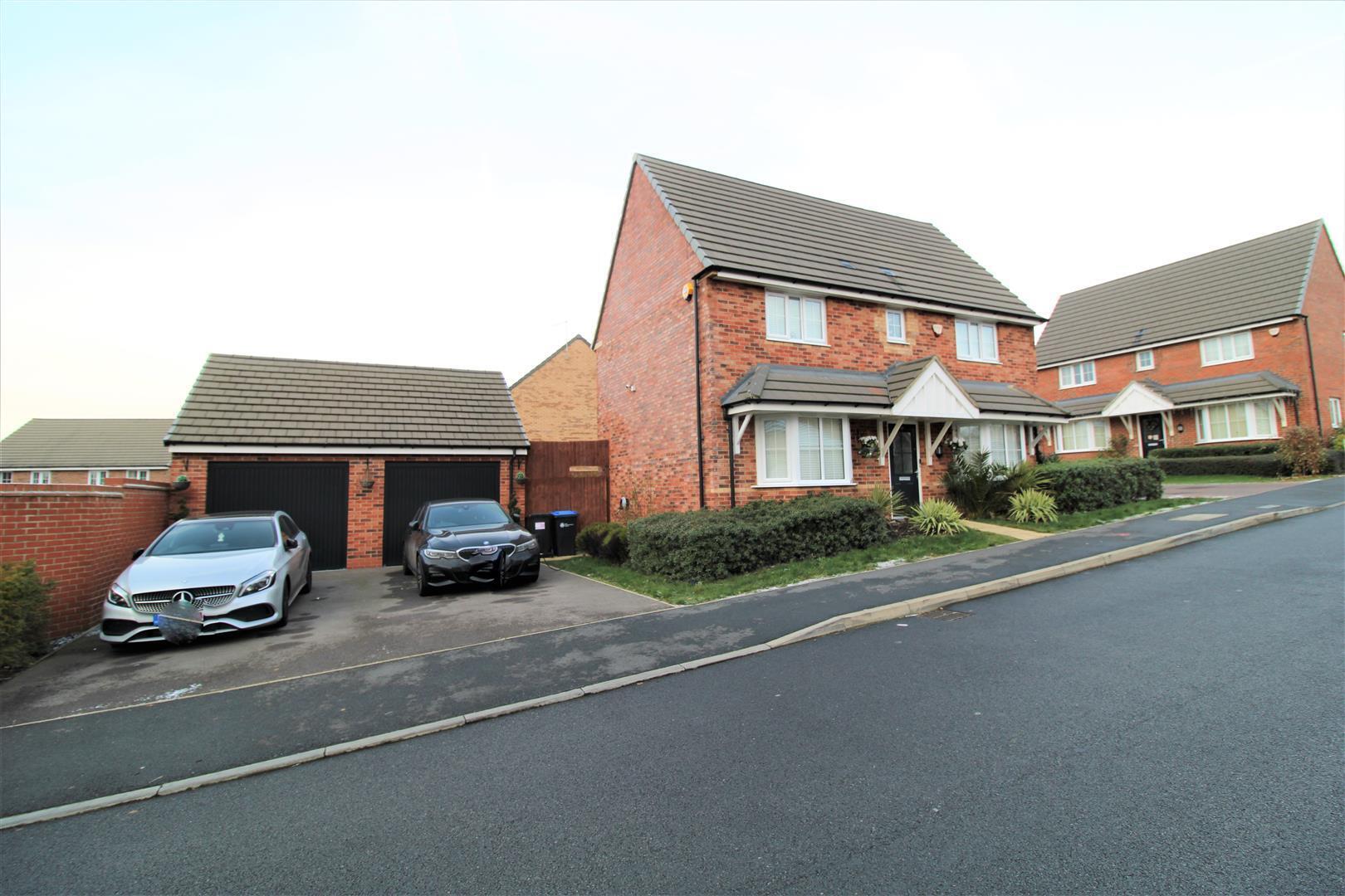 4 bedroom property for sale in Cowley Meadow Way, Crick, Northampton