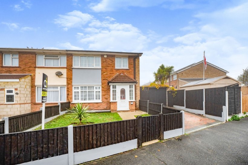 Godman Road, Chadwell St Mary, Grays 3 bedroom semidetached house