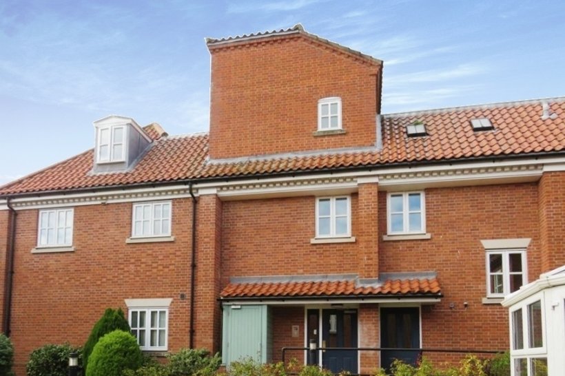 Red Lion Street, Aylsham, Norwich 2 bedroom flat William H Brown