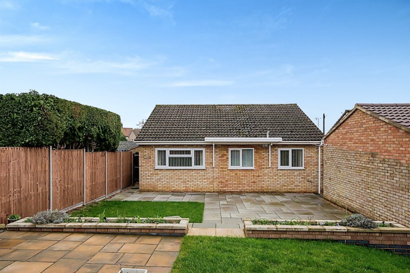 Stonehouse Road, Yaxley, Peterborough 3 bedroom detached bungalow