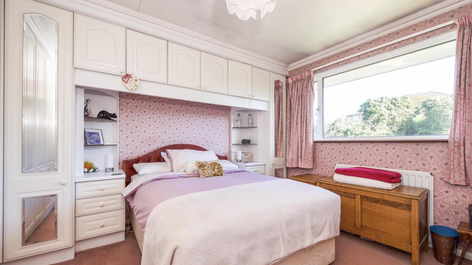 4 bedroom property for sale in Andover Close, Uxbridge £545,000