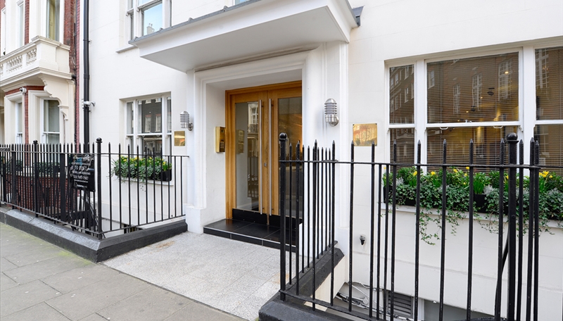 Studio Apartment  To Let  Hill Street  Mayfair  W1 Image 5