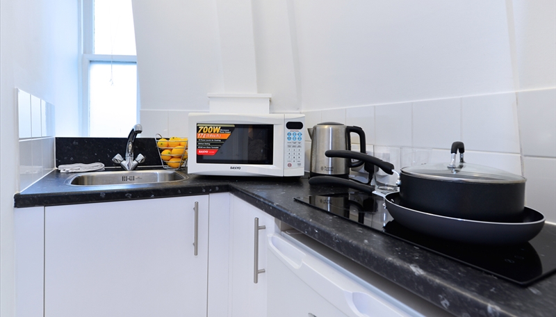 Studio Apartment  To Let  Hill Street  Mayfair  W1 Image 2
