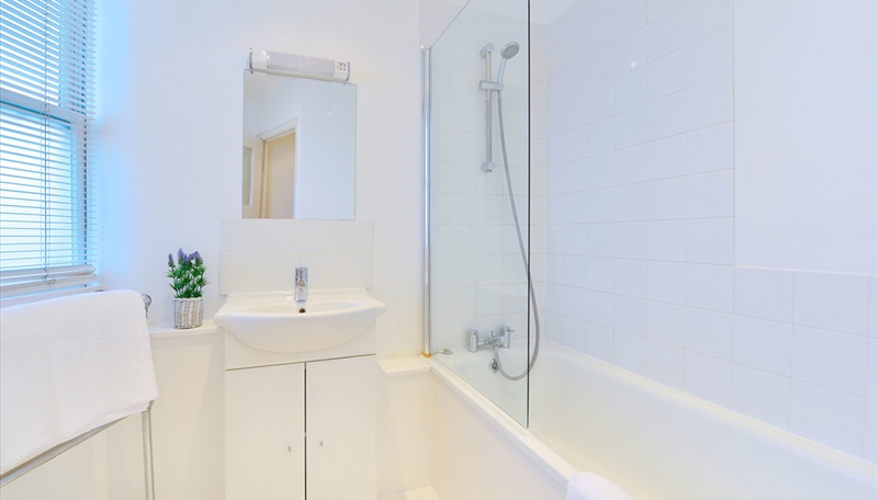 Studio Apartment  To Let  Hill Street  Mayfair  W1 Image 3