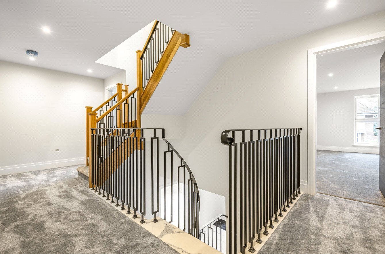 JacksonStops 5 bedroom property for sale in Church Road, Aspley