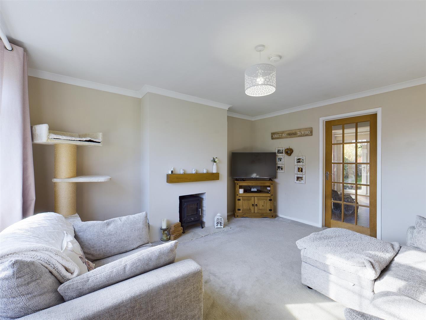 2 bedroom property for sale in Strathmore Road, Ifield Green Offers