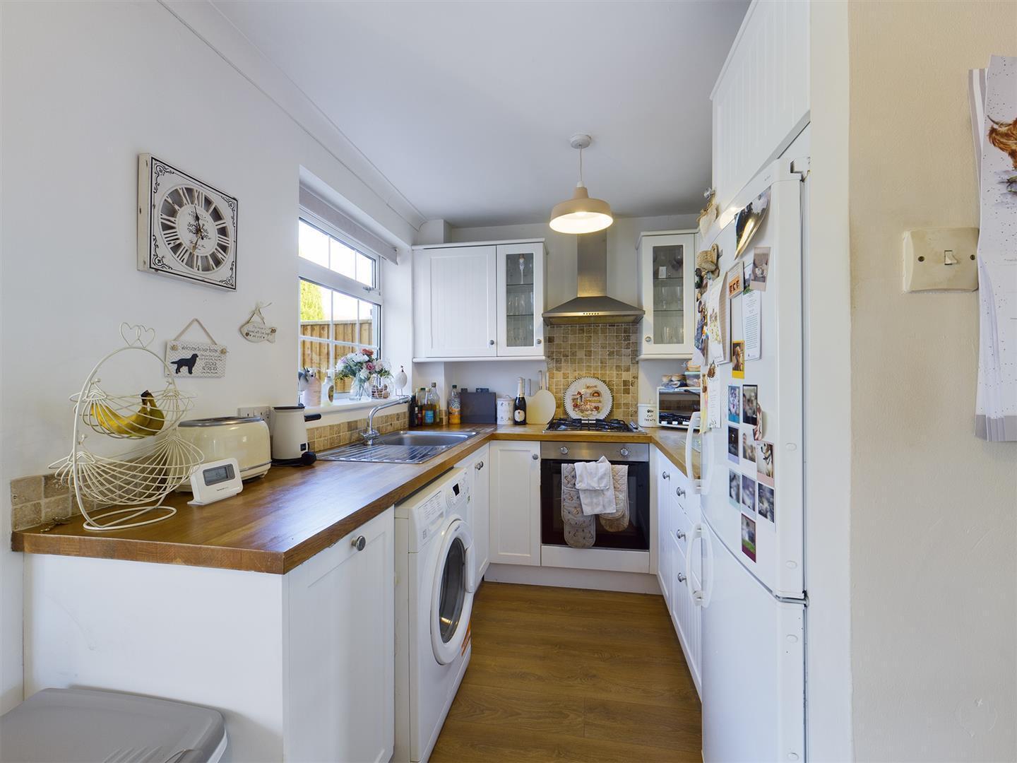 2 bedroom property for sale in Strathmore Road, Ifield Green Offers