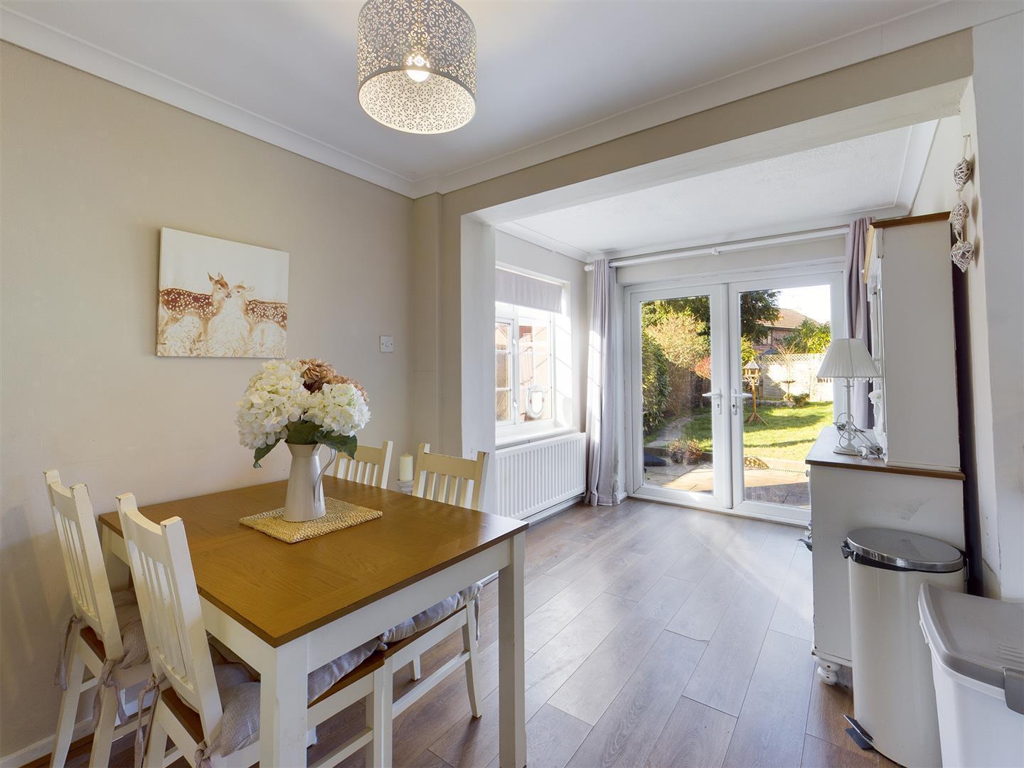 2 bedroom property for sale in Strathmore Road, Ifield Green Offers