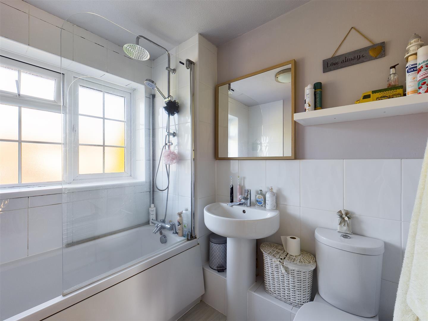 2 bedroom property for sale in Strathmore Road, Ifield Green Offers