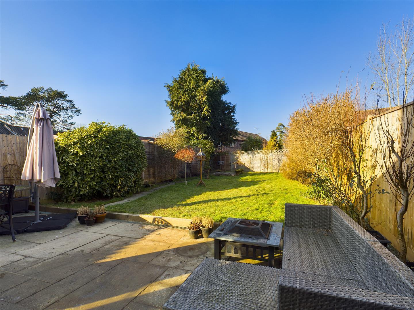 2 bedroom property for sale in Strathmore Road, Ifield Green Offers