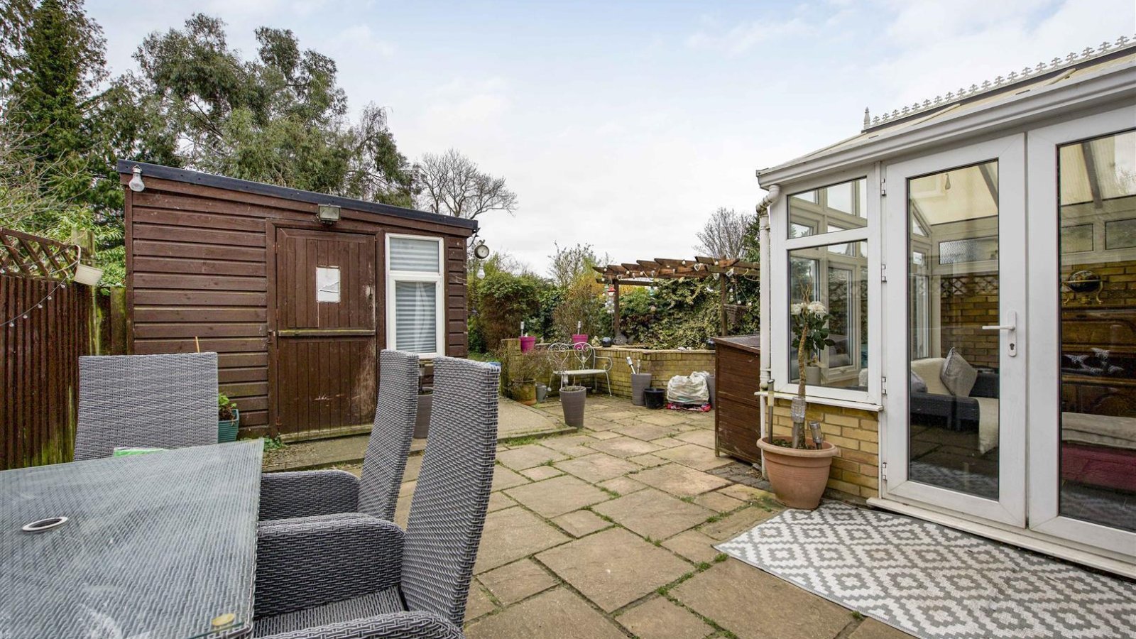 2 bedroom property for sale in Manor Waye, Uxbridge £485,000