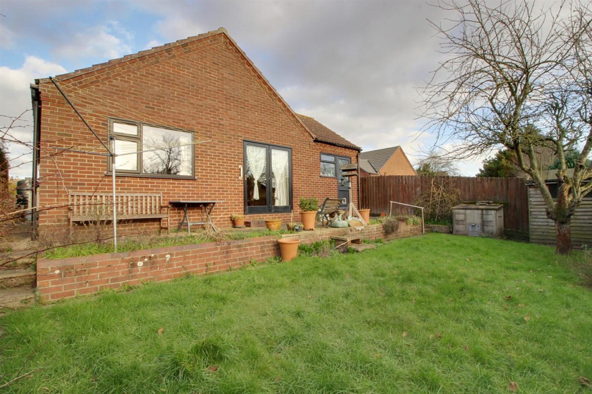 2 bedroom property for sale in Pightle Way, Reepham £325,000