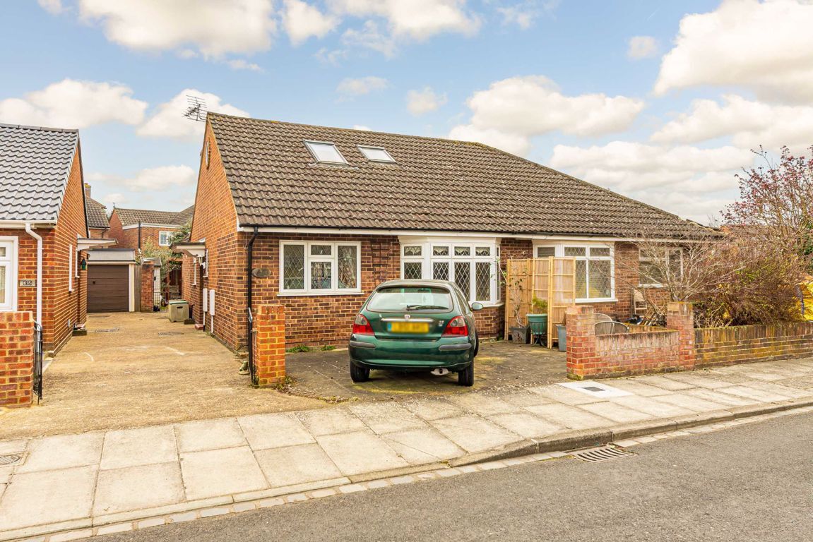 Snellers 4 bedroom property for sale in Bluefield Close, Hampton £