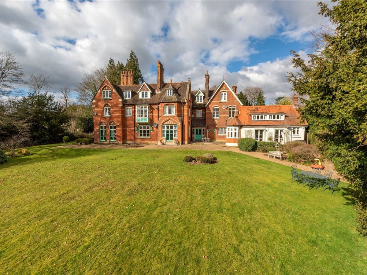 JacksonStops 3 bedroom property for sale in Old Reigate Road