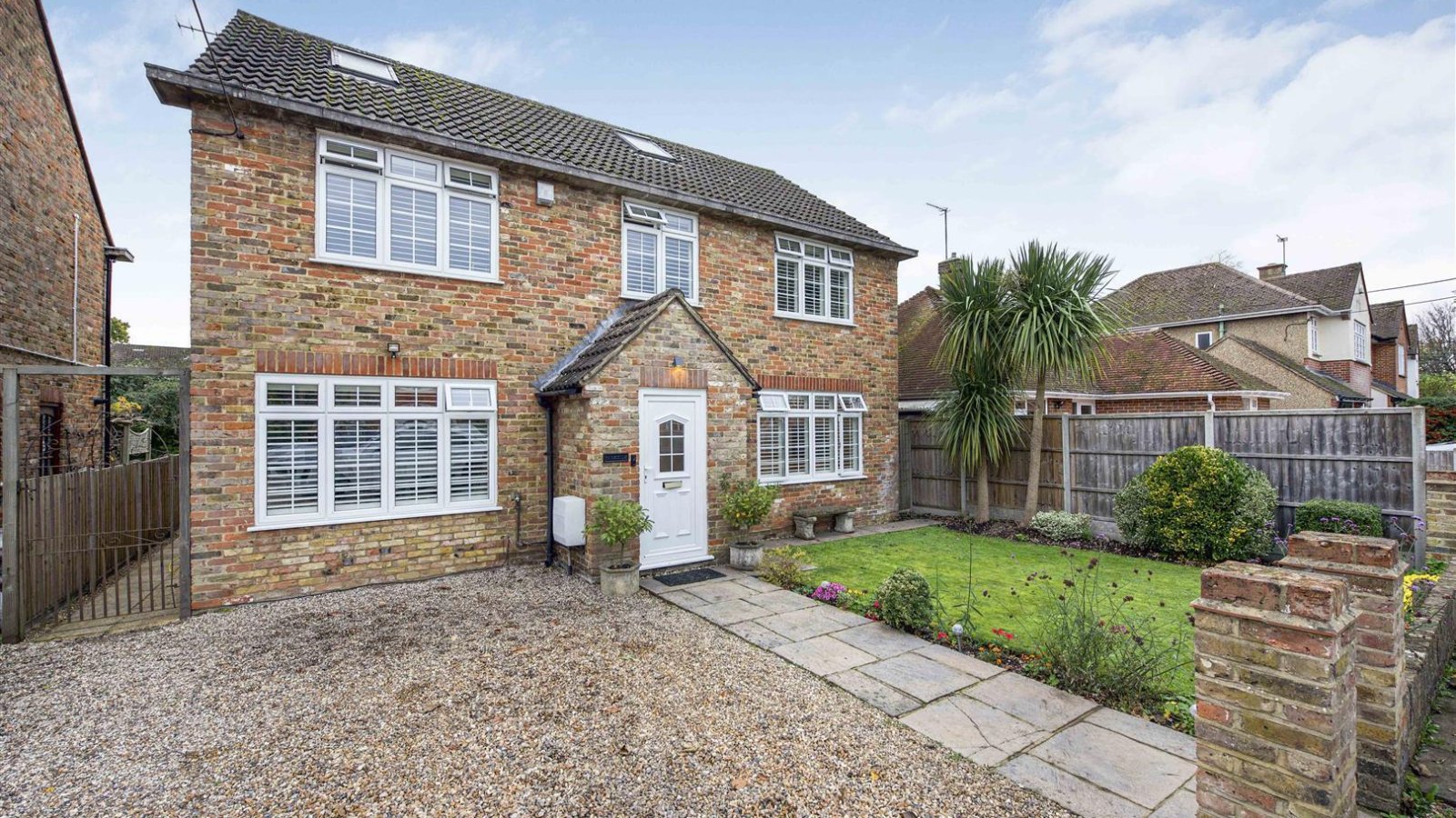 5 bedroom property for sale in New Park Road, Harefield, £920,000