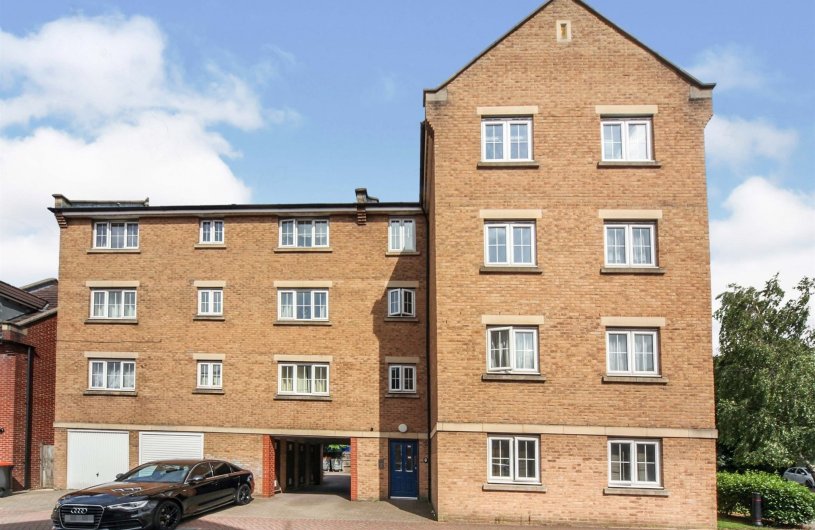 Luton Road, DUNSTABLE