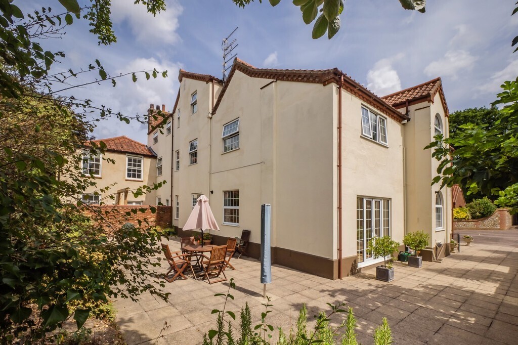 3 bedroom property for sale in Holt Guide price £270,000