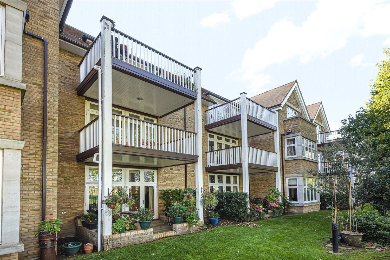 JacksonStops 2 bedroom property for sale in Peel House, 1 Cheveley