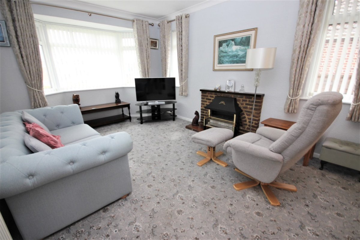 2 bedroom property for sale in Kirkway, Broadstone, Dorset, BH18 £450,000