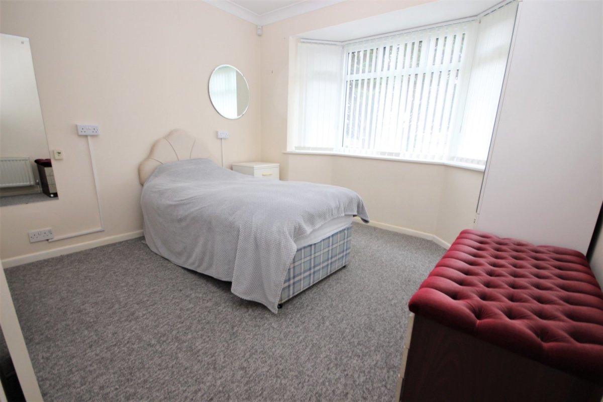 2 bedroom property for sale in Kirkway, Broadstone, Dorset, BH18 £450,000