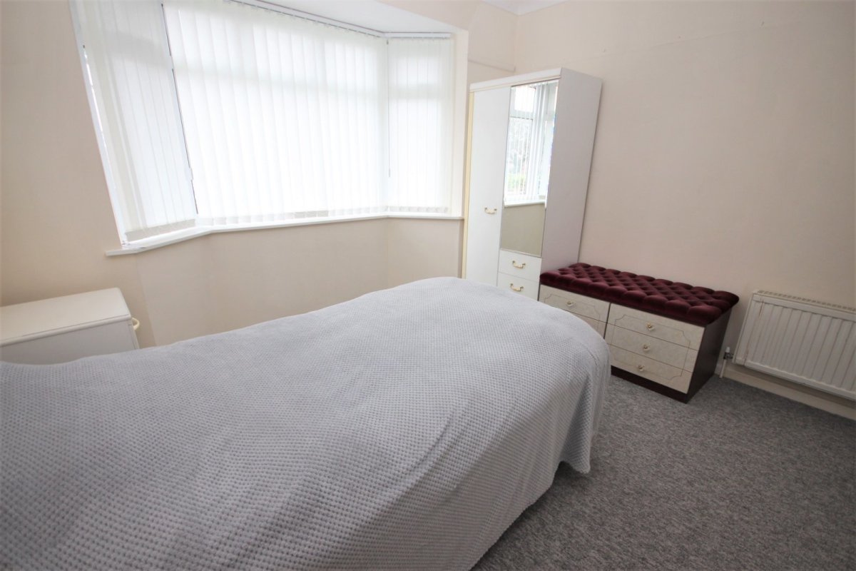 2 bedroom property for sale in Kirkway, Broadstone, Dorset, BH18 £450,000