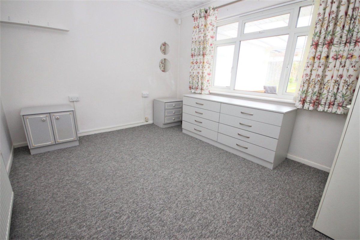 2 bedroom property for sale in Kirkway, Broadstone, Dorset, BH18 £450,000