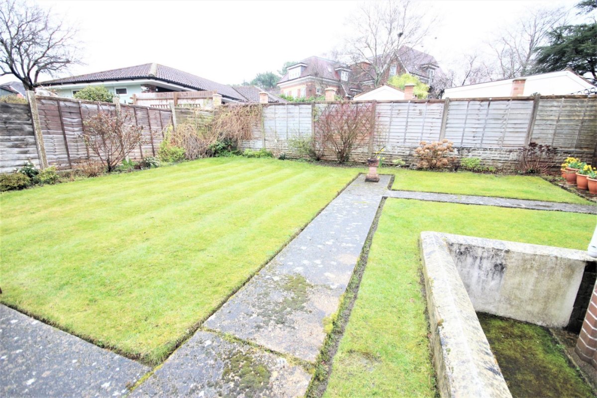 2 bedroom property for sale in Kirkway, Broadstone, Dorset, BH18 £450,000