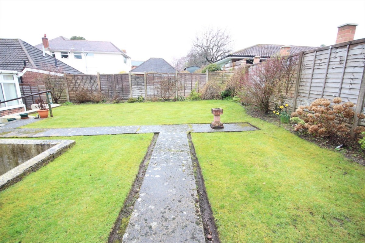 2 bedroom property for sale in Kirkway, Broadstone, Dorset, BH18 £450,000