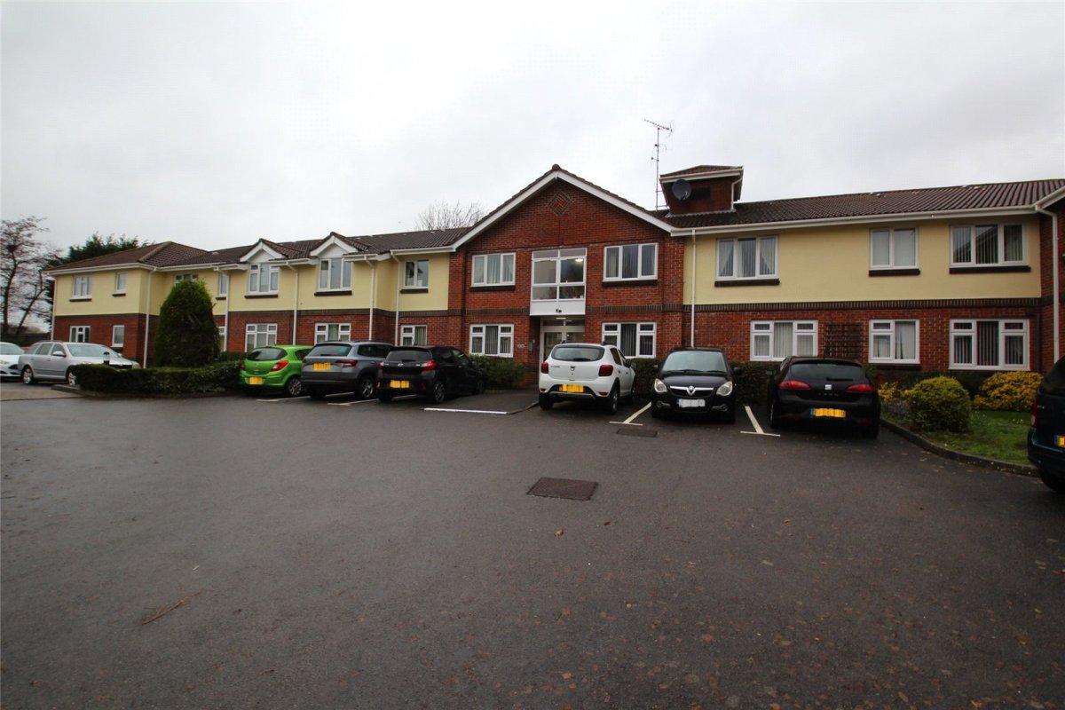 2 bedroom property for sale in Highlands Road, Fareham, Hampshire, PO15