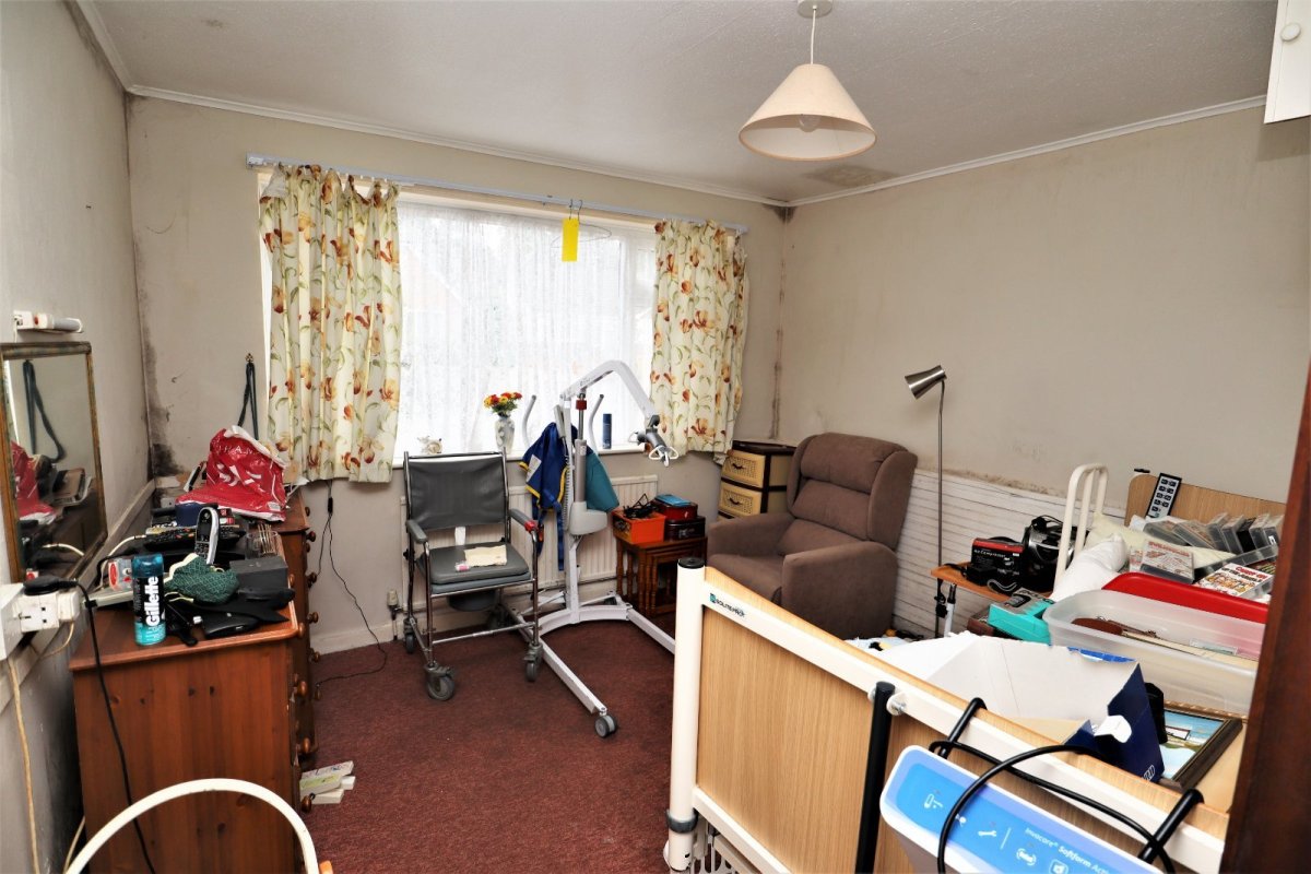 2 bedroom property for sale in Cheam Road, Broadstone, Dorset, BH18