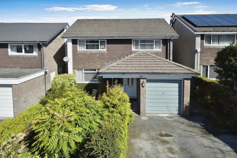 4 bedroom property for sale in Ecclesbourne Drive, Buxton, Derbyshire