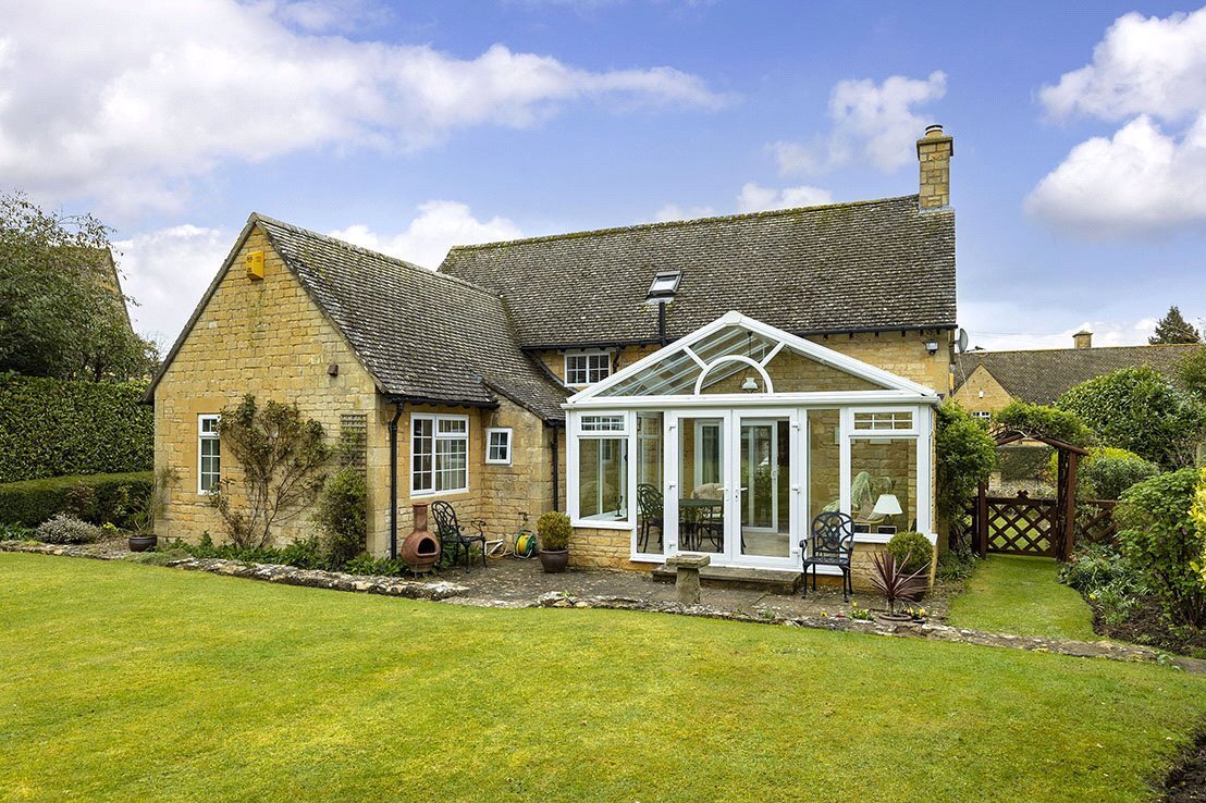 JacksonStops 3 bedroom property for sale in Grevel Lane, Chipping