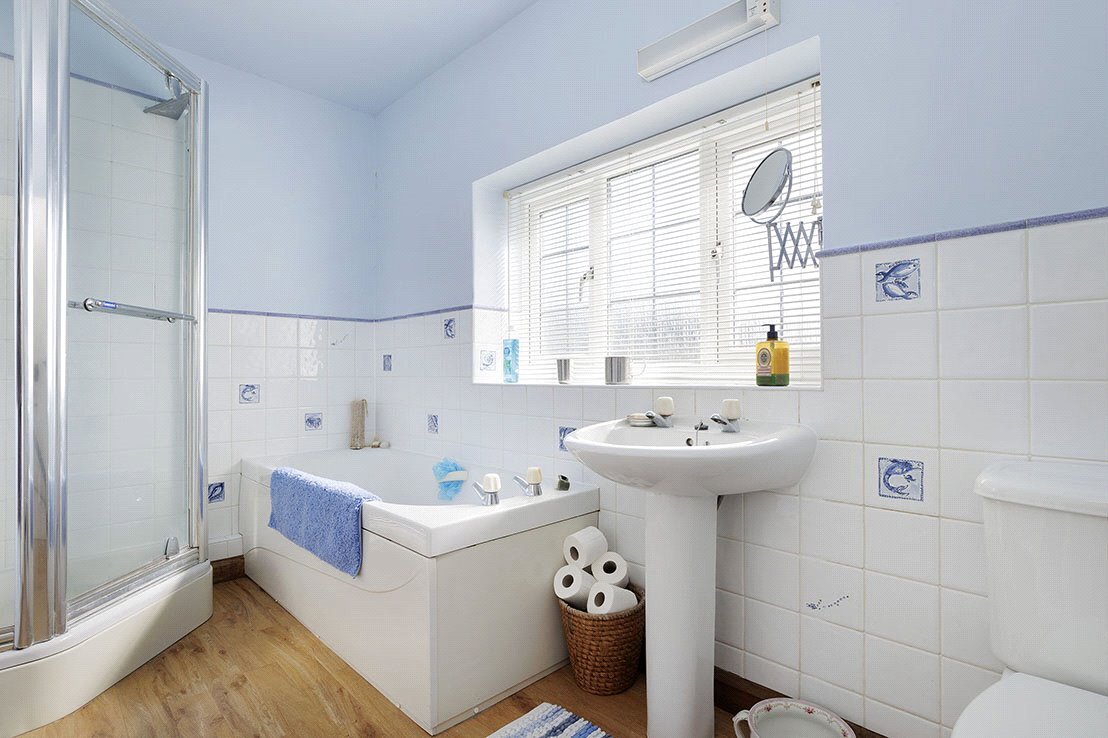 JacksonStops 3 bedroom property for sale in Grevel Lane, Chipping