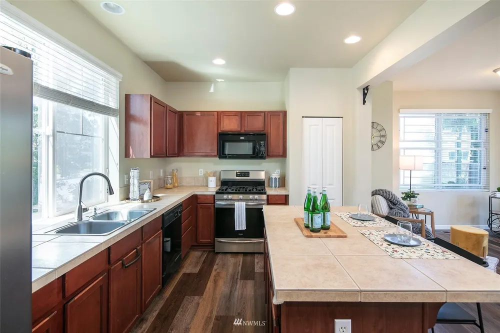 1259 32nd St NE, Auburn, WA 98002