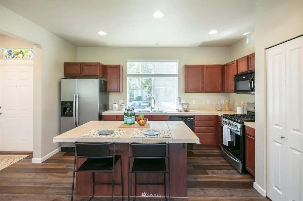 1259 32nd St NE, Auburn, WA 98002