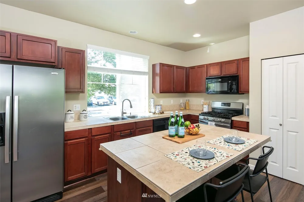 1259 32nd St NE, Auburn, WA 98002