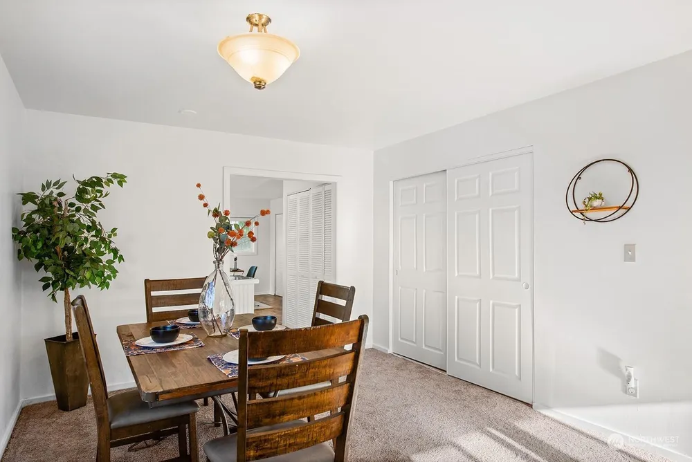 2210 NE 8th St, Renton, WA 98056