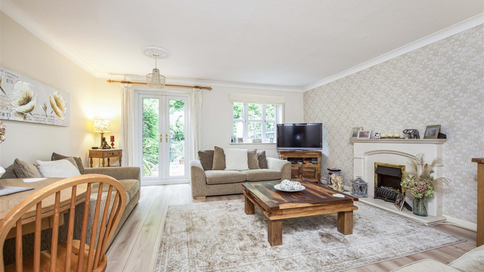 3 bedroom property for sale in Pages Lane, Uxbridge £490,000