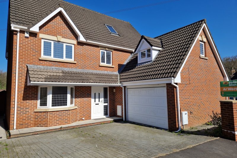 5 bedroom property for sale in Swn Yr Afon, Kenfig Hill, Bridgend £