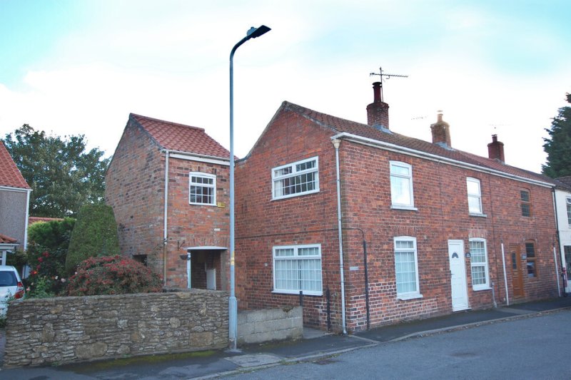 2 bedroom property for sale in Church Street, Nettleton, Market Rasen