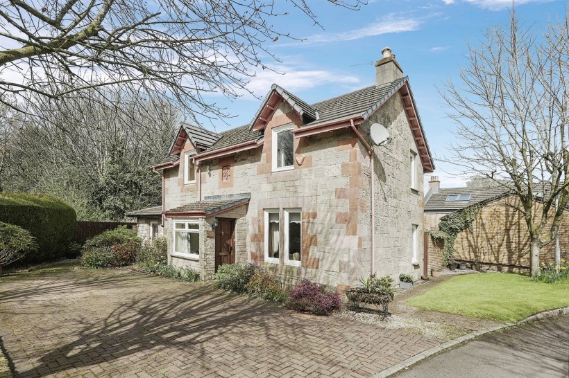 Smithy Road, Cardross, Dumbarton 4 bedroom detached house Allen