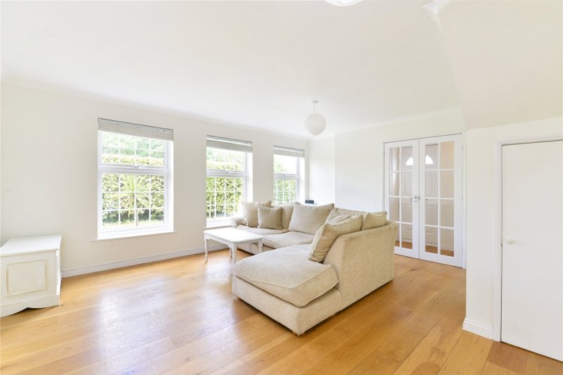 4 bedroom property for sale in Darnley Park, Weybridge, Surrey, KT13